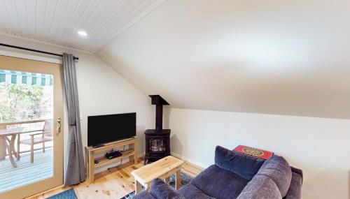 1 Mi to Crystal Lake! Couples Retreat with Deck - Photo 5