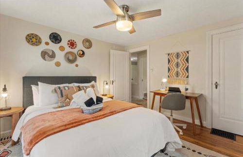 5 Mins to UND - Cozy 4BD with BBQ & Pool Table - Foto 21