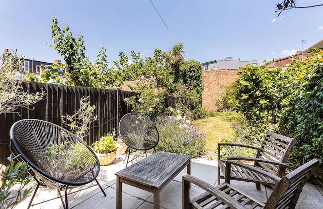 Tooting's Charming Victorian Garden Hideaway - Photo 10