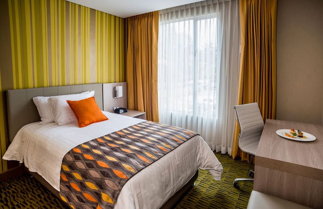 Hotel Plaza Suites - Photo 3