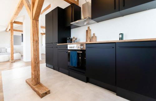 2 BR Loft - LUXUS - MODERN - PARKPLÄTZE - KAFFEE - NETFLIX - WEINBERGBLICK - KÜCHE - BALKON - Foto 13