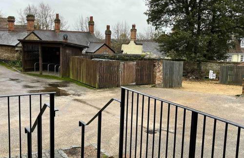 Unique Old Auction House - Photo 5