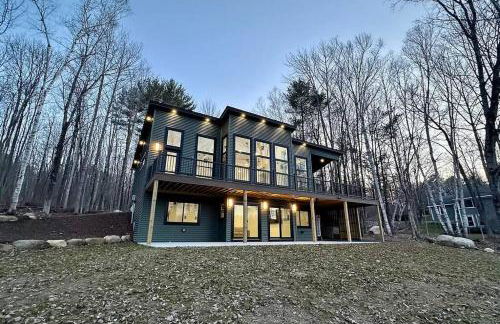 Luxe Modern Lakefront Oasis - Hot Tub, Sunset Views, Pet & Family Friendly! Close to UMF! - Foto 55