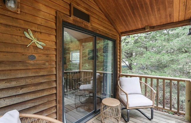 Cabin 10~ Cozy Toronto Lake Cabin ~ Walk To The Water 1 Bedroom Cabin by RedAwning - Photo 13