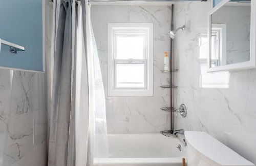 The B&W Haven 5BR Home with yard theater - Foto 17