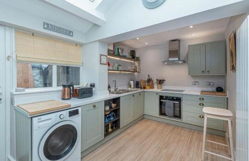 Glanrhyd Townhouse in Central Dolgellau with Parking and Bike Storage - Photo 14