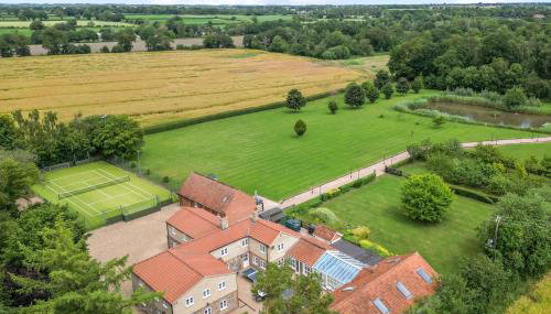 Cottage In Norfolk Sleeps 23 - Private Pool, Fishing Lake, Hot Tub Ref 99008Sc - Foto 5