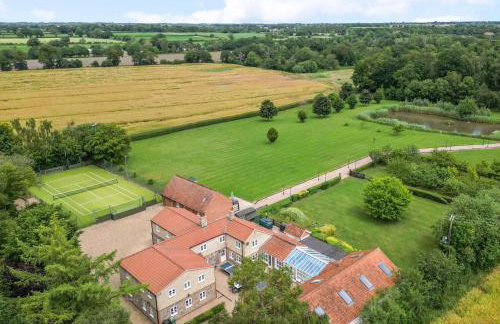 Cottage In Norfolk Sleeps 23 - Private Pool, Fishing Lake, Hot Tub Ref 99008Sc - Foto 5