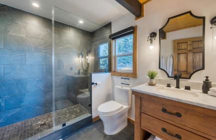 Lake View, Firepit, Game Room Remodeled Lake Tahoe Luxury Cabin by Avantstay - Foto 56