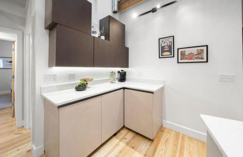 Huge Retrea w Rooftop Deck Stay At Farmers Market - Foto 11