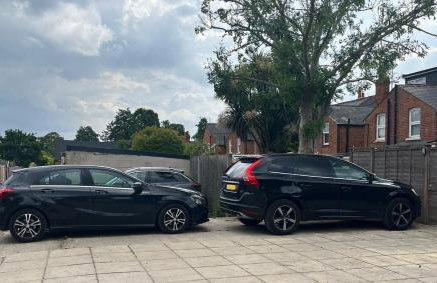 Stylish Caversham Town-House Free Parking & Garden - Photo 32