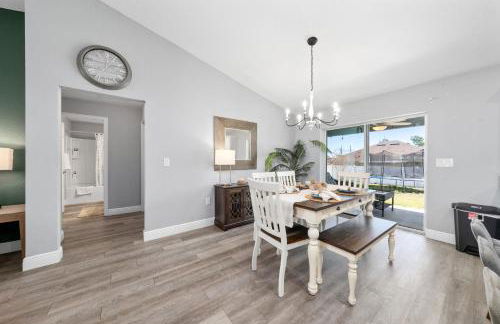 COZY home with fenced patio - Foto 44