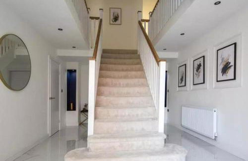 8 Bedroom House Sleeps 20 - Private Garden - Foto 22