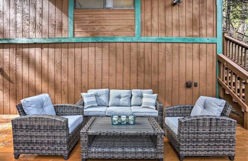 Woodsy Twin Peaks Getaway with Hot Tub and Views! - Foto 33