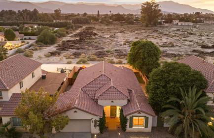 Desert Oasis w Pool Spa BBQ Outdoor Dining Under the Palms Calle Tolosa by AvantStay - Foto 44