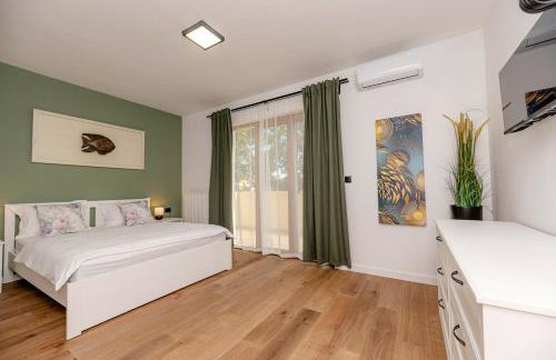 Villa Pietro with a heated Saltwater pool - Photo 59