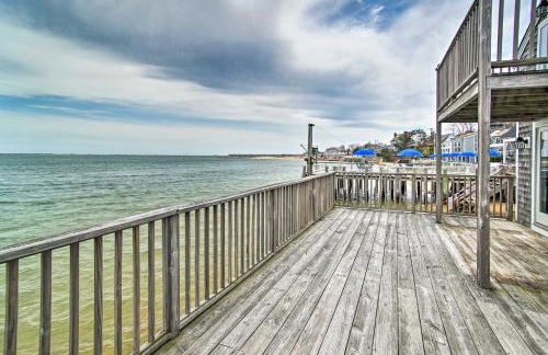Right on Commercial St! Waterfront Condo with View - Foto 25