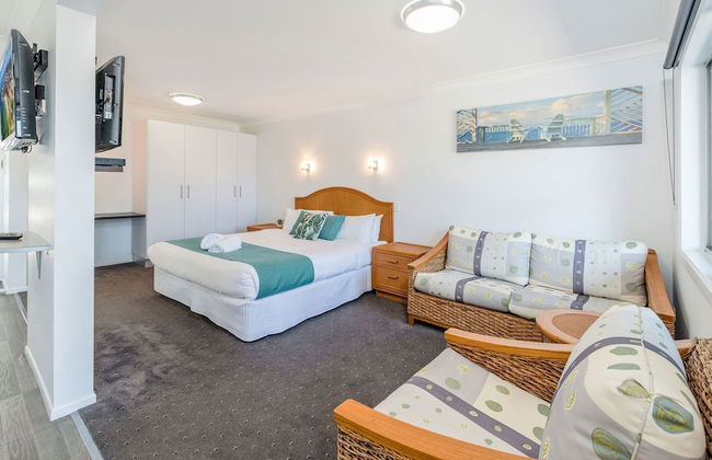 Adrift Apartments - Photo 12