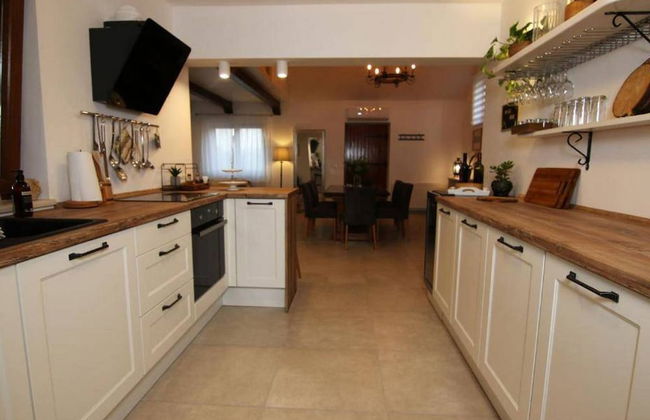 Secluded Oasis With Pool, Outdoor Kitchen, & Landscaped Terraces - Foto 10