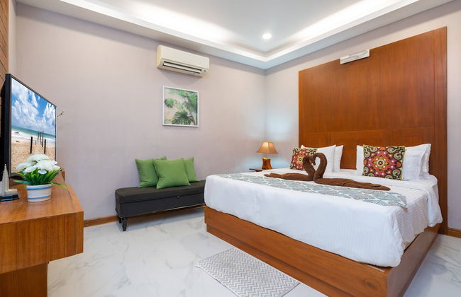 Bright Luxury Villa W Garden Pool & Sauna - Photo 13