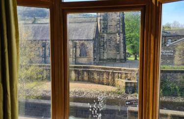 Spacious Mytholmroyd Apartment with River Views - Photo 5