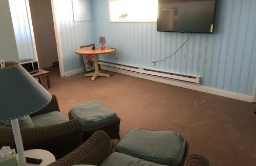 Beach Front on the Bay in our Rustic, Pet Friendly Cottage home - Photo 38