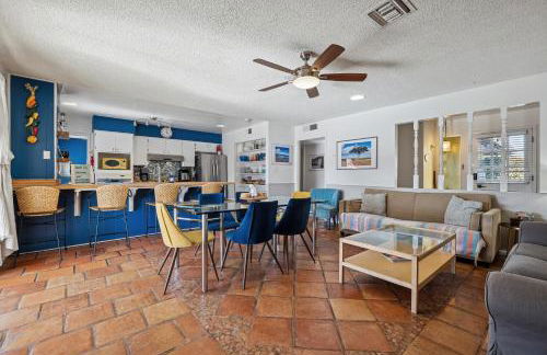 Vacation House! 6BR, FREE Heated Pool, Arcade & Hot Tub - Photo 42