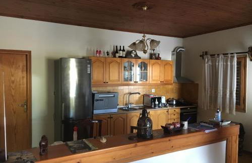 Peach Pine House - Escape Near City, Beach and Athens Airport - Foto 9