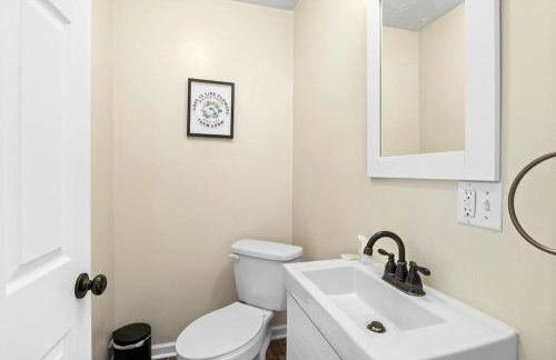 Hot Tub! LRG Home! Sleeps 22!Near Ithaca! Dogs OK - Foto 21
