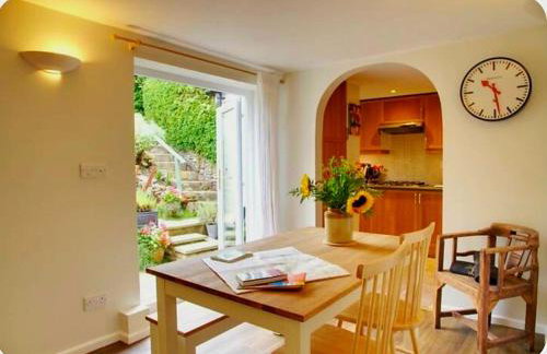 Nikolaus Cottage Cotswolds - Photo 17