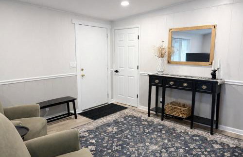Charming Cottage with Fenced Backyard Pet Friendly - Foto 5
