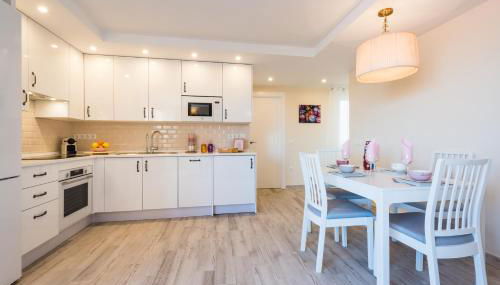 Malaga Centre Apartment with Parking - Photo 3