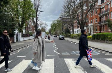 Stuning city views steps from the Iconic Abbey Road crossing - Foto 16