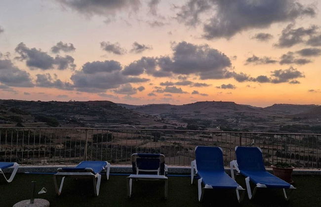 Modern 4-bed Home in Ix-xaghra, Valley View Pool - Foto 25