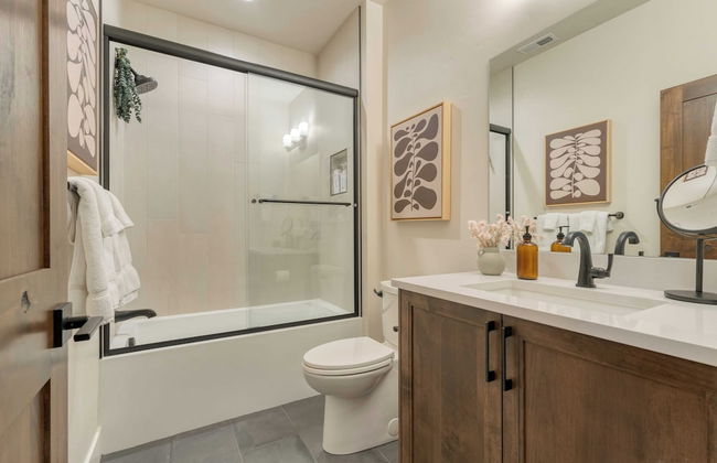 Grand Fir by Avantstay Hot Tub and Firepit - Foto 6