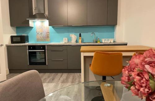 Stunning and Spacious 2bed flat in central Woking - Foto 12