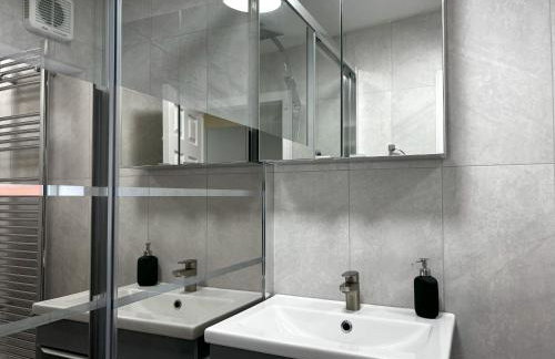 Two Bedroom Holiday Home - Photo 9