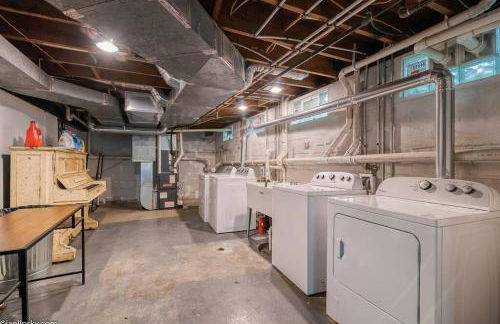 Spacious 4-Bedroom Near Downtown and UM Stadium - Foto 24