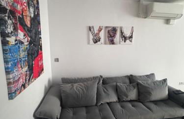 Stunning, newly refurbished flat - Photo 2