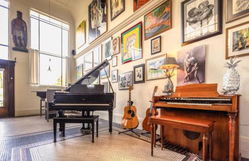 Luxury Living in Historic Bank Haven of Art&Music - Foto 39