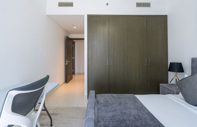 New! Luxurious Living Dubai Creek Balcony & View - Photo 6