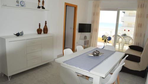 Apartamento céntrico en la playa con piscina. - Foto 3