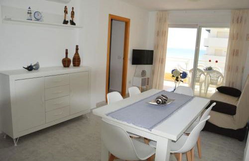 Apartamento céntrico en la playa con piscina. - Foto 3