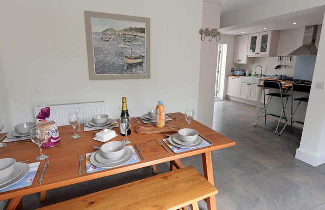 Valley Retreat - Peaceful Location, Walk to Beach, Parking - Photo 5