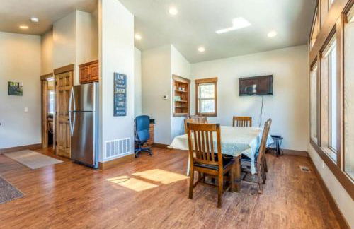 Sunny Mountain Cabin for a Group Getaway in West Glacier, Montana - Foto 31