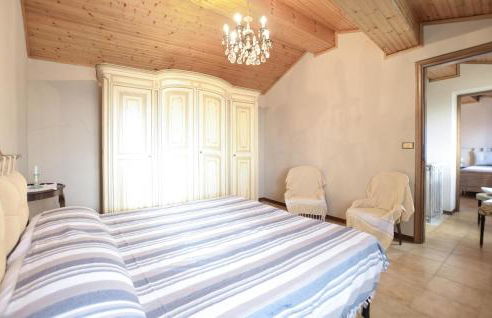 2 Bedroom Nice Home In Camaiore - Photo 12
