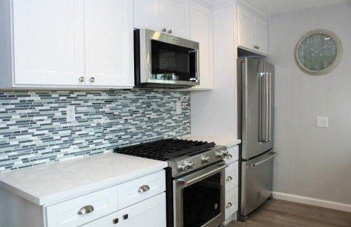 Balboa Paradise - Renovated Coastal Haven - Photo 16