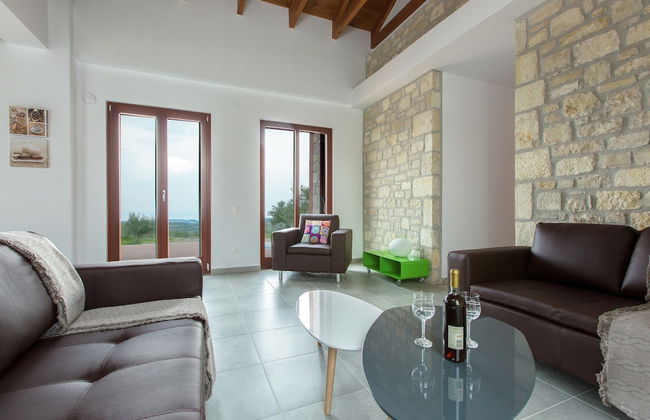 Villa in Arkadi With Pool Near the Sea - Photo 16