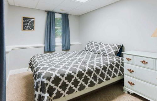 Waterfront Sebec Lake Home with Yard and Fire Pit - Foto 19