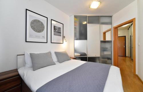 BLOCK APARTMENT PARK with private garage parking - Foto 2